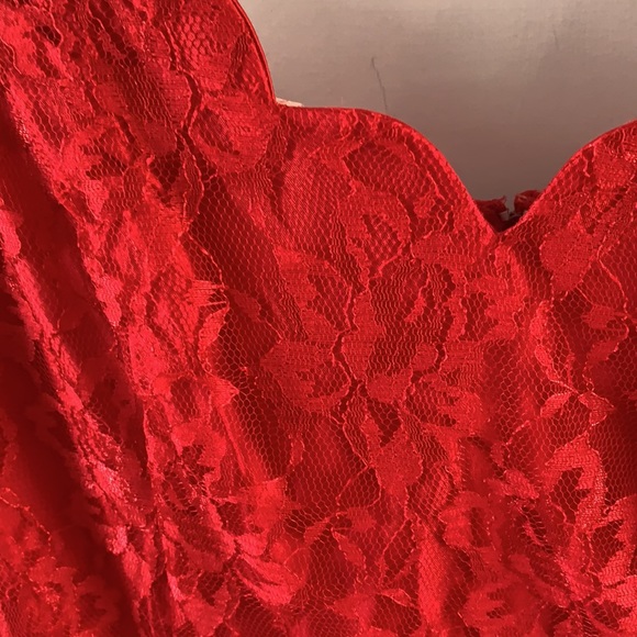 Vintage L. A. Glo red lace column long dress with scallop bodice and high slit - Picture 3 of 8